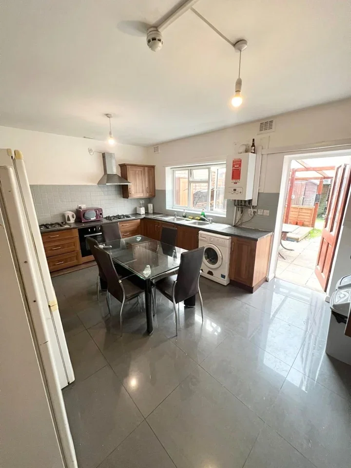 Room Kendal Road in Greater London