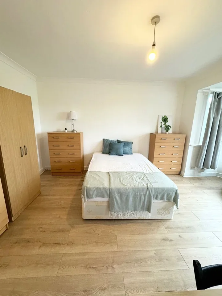 Room Kendal Road in Greater London
