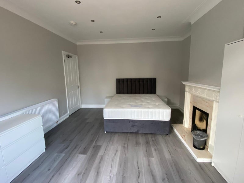 Room Montbelle Road in Greater London