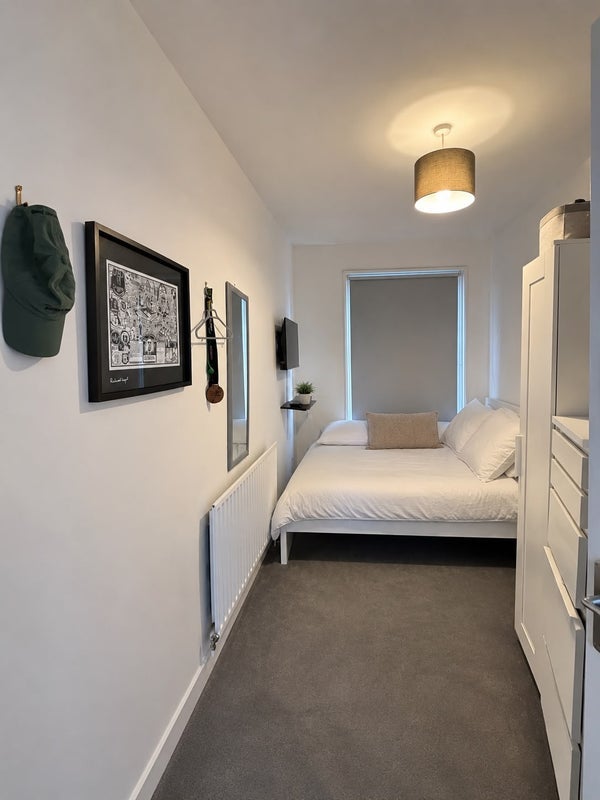 Room East Hill in Greater London