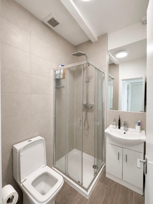 Room East Hill in Greater London