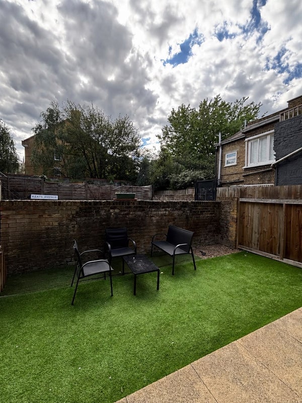 Room East Hill in Greater London