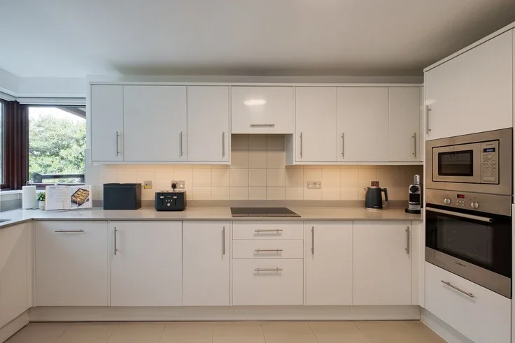 Flat Kensington High Street in Greater London