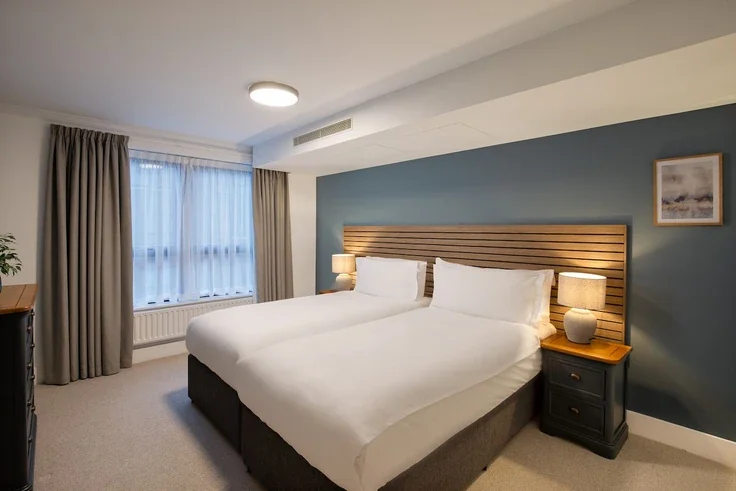Flat Kensington High Street in Greater London