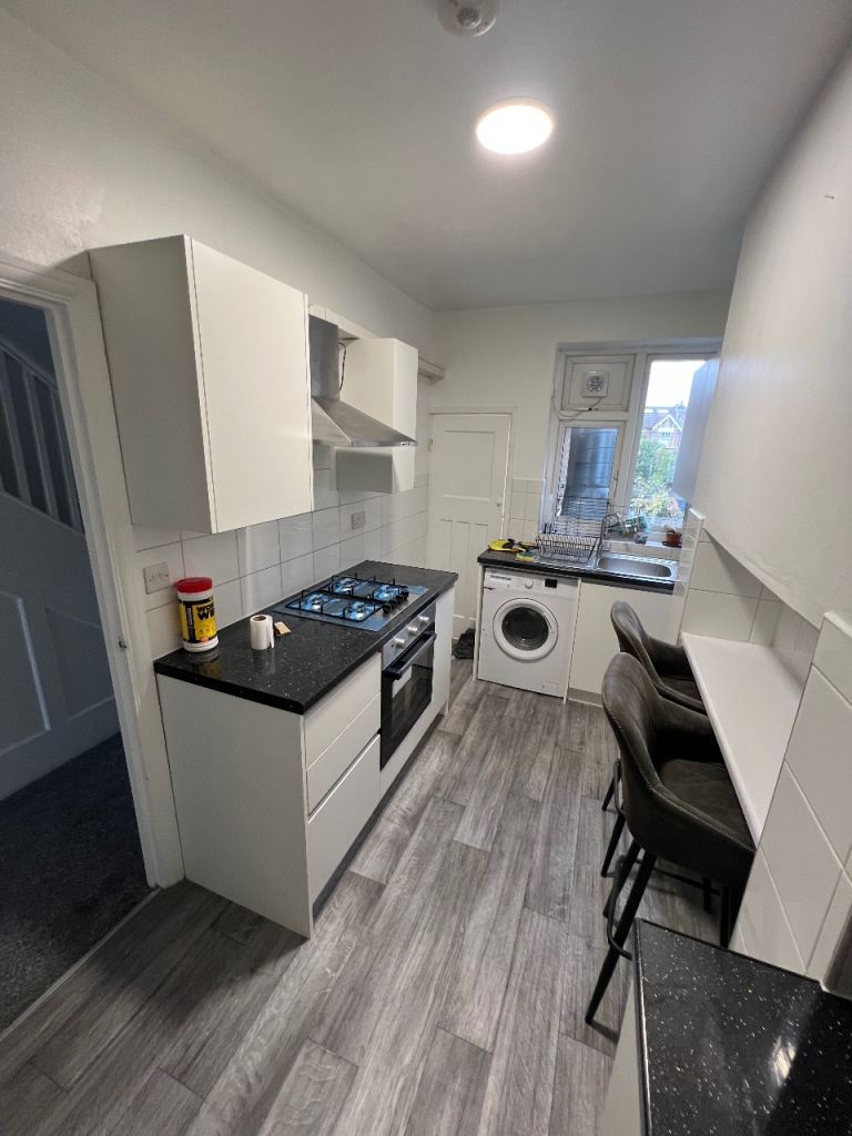 Flat Hermon Hill in Greater London