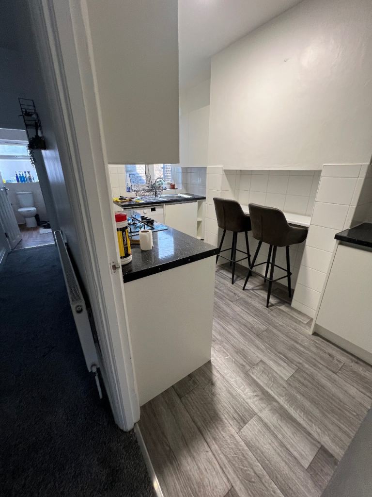Flat Hermon Hill in Greater London