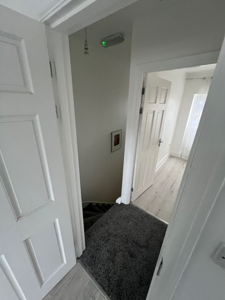 Flat Hermon Hill in Greater London