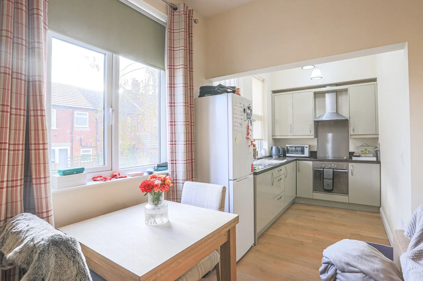 Flat Manor Grove in Leeds