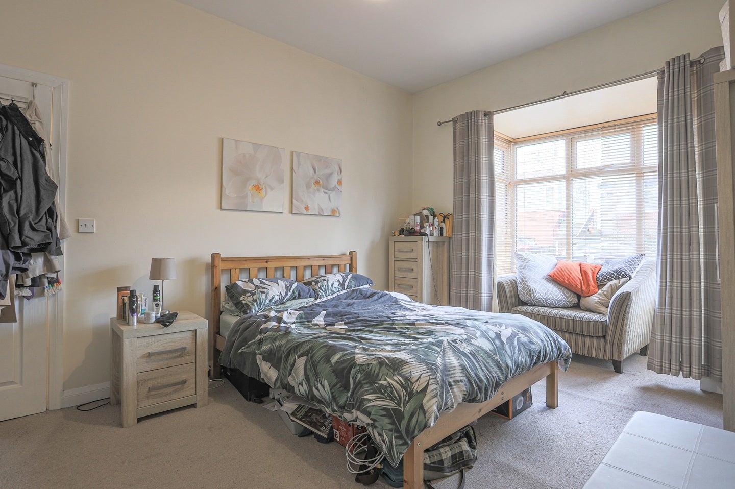 Flat Manor Grove in Leeds