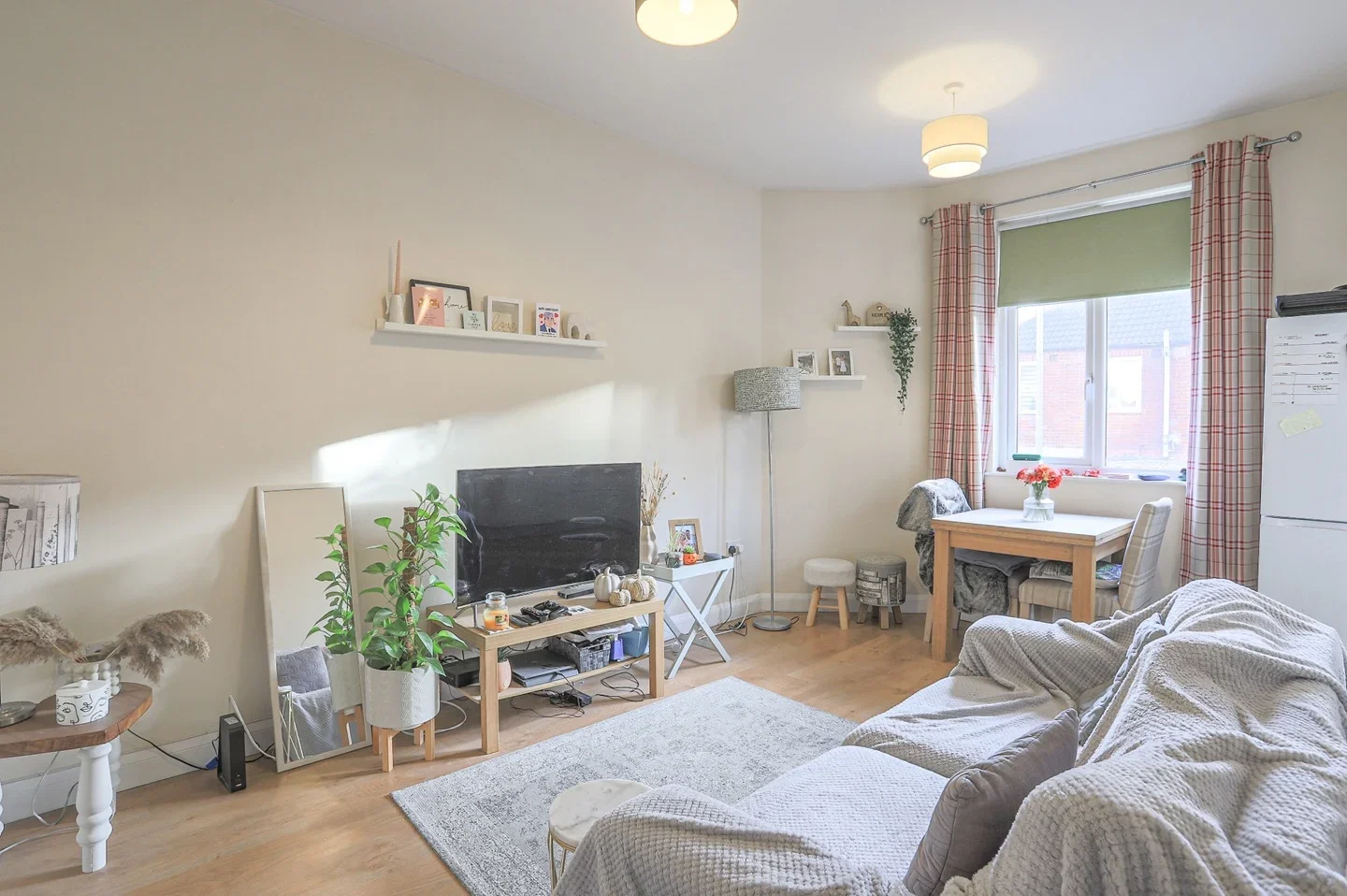 Flat Manor Grove in Leeds