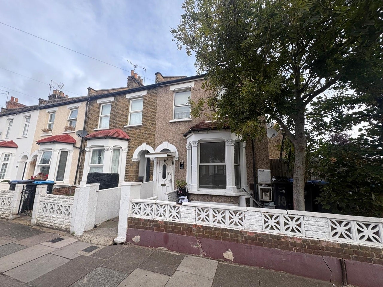 Flat Chiswick Road in Greater London