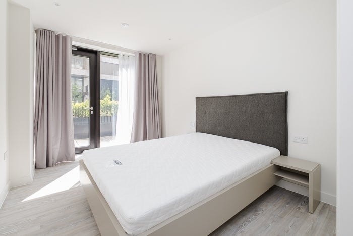 Flat Cherry Park Lane in Greater London