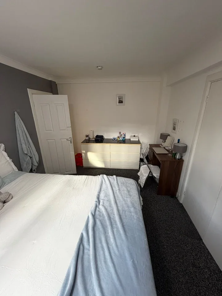Room Park West Place in City of Westminster