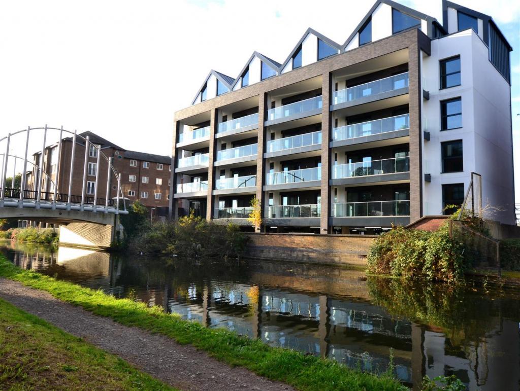 Flat Bentinck Road in Greater London