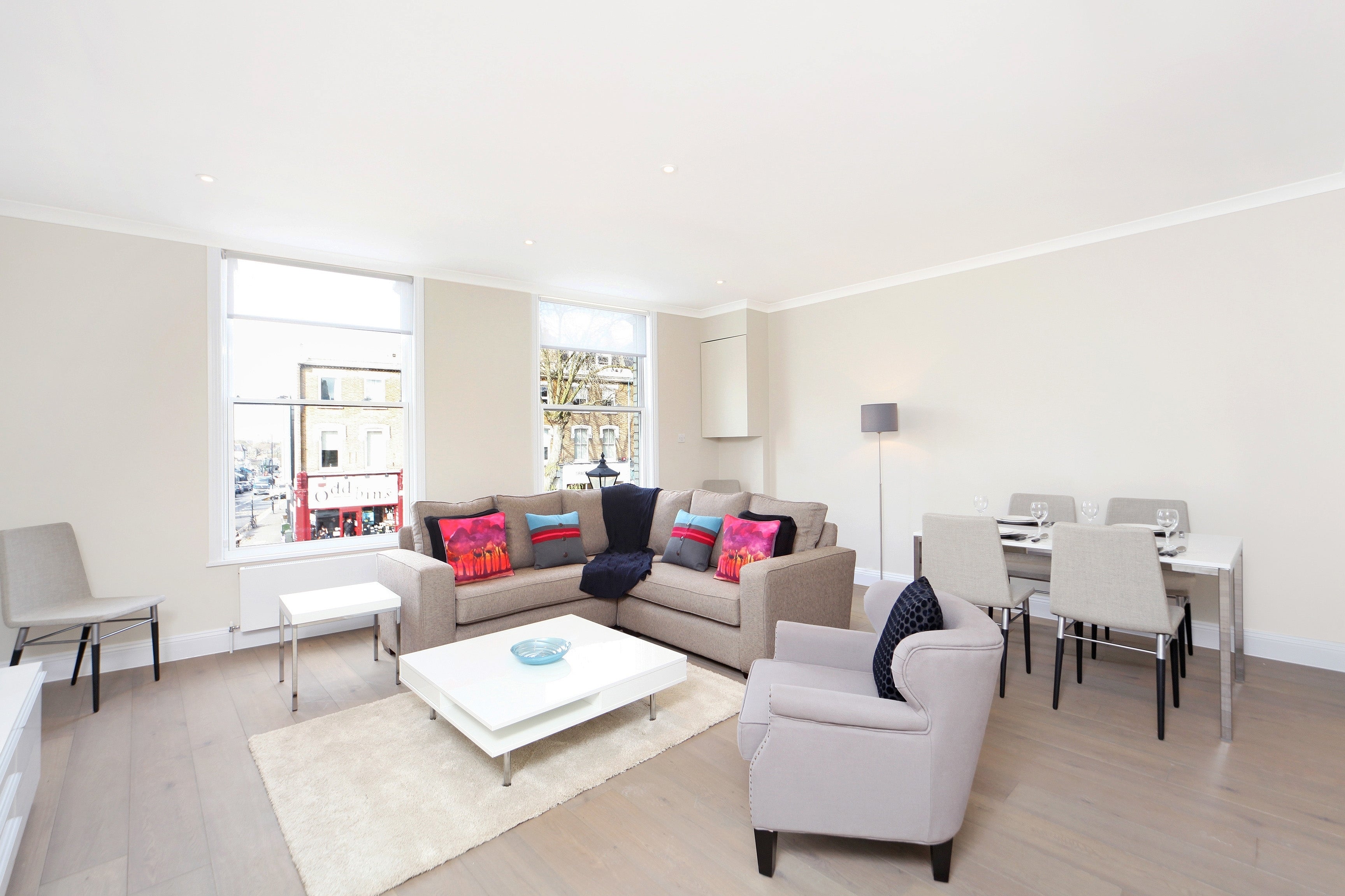 Flat Chiswick High Road in Greater London
