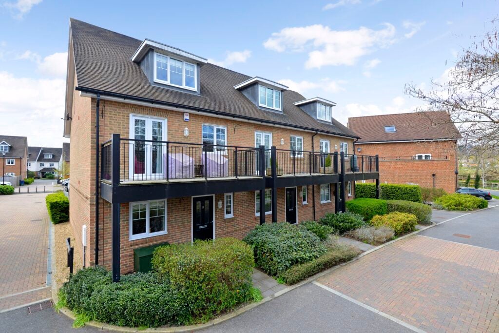 House Alderbank Drive in Waverley