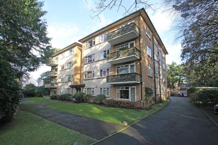 Flat Manor Road in Bournemouth