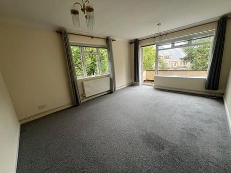 Flat Manor Road in Bournemouth