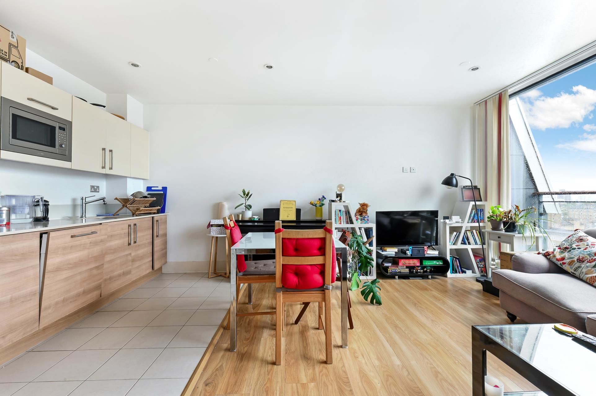 Flat Thorparch Road in Greater London