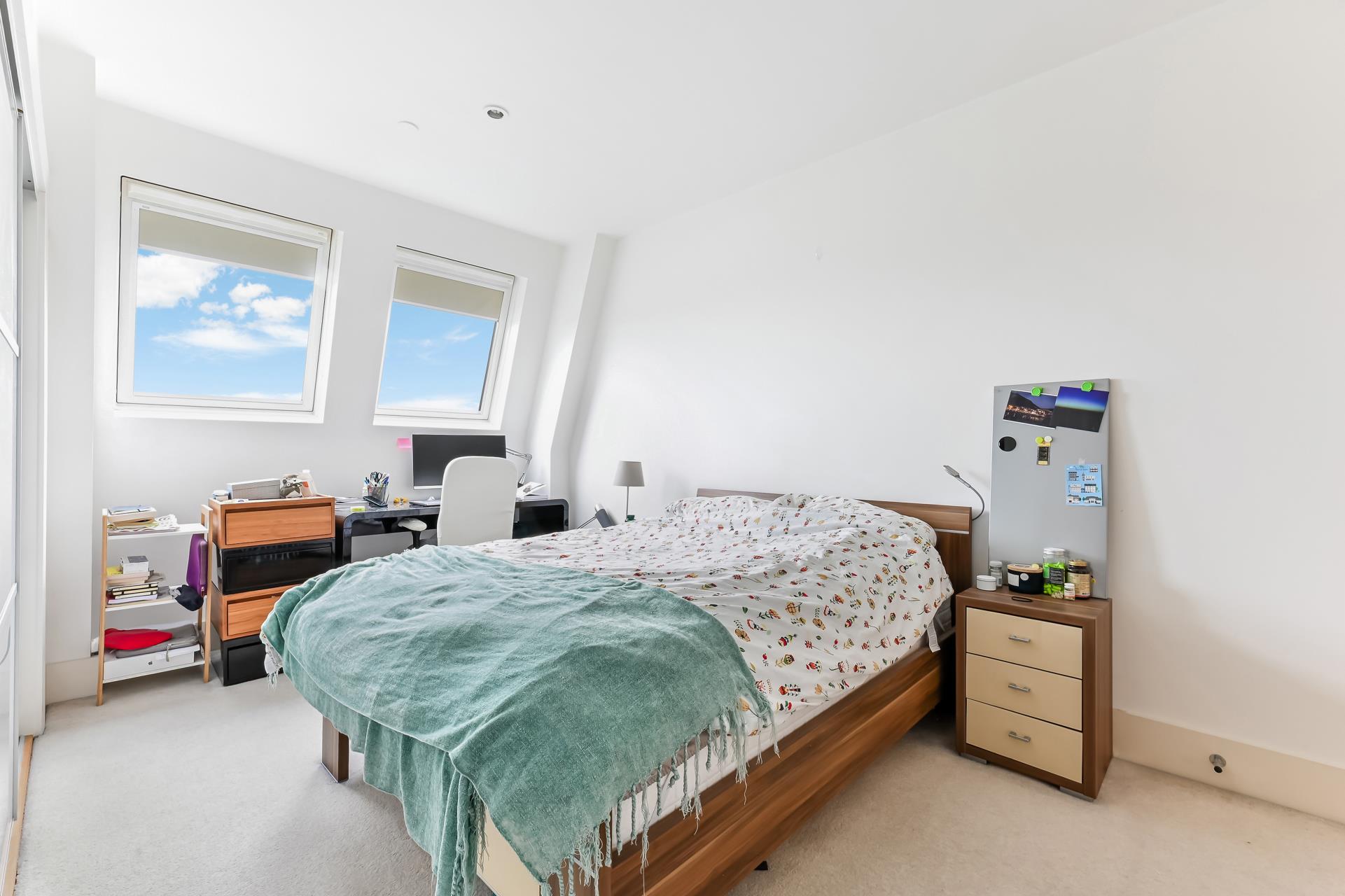 Flat Thorparch Road in Greater London