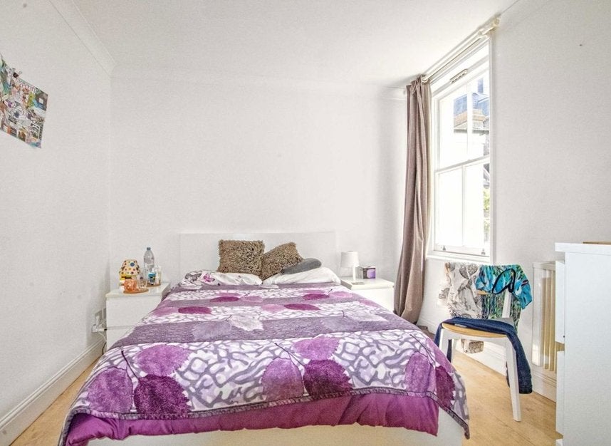 Flat Strype Street in Greater London