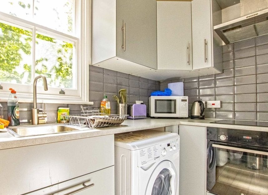 Flat Strype Street in Greater London