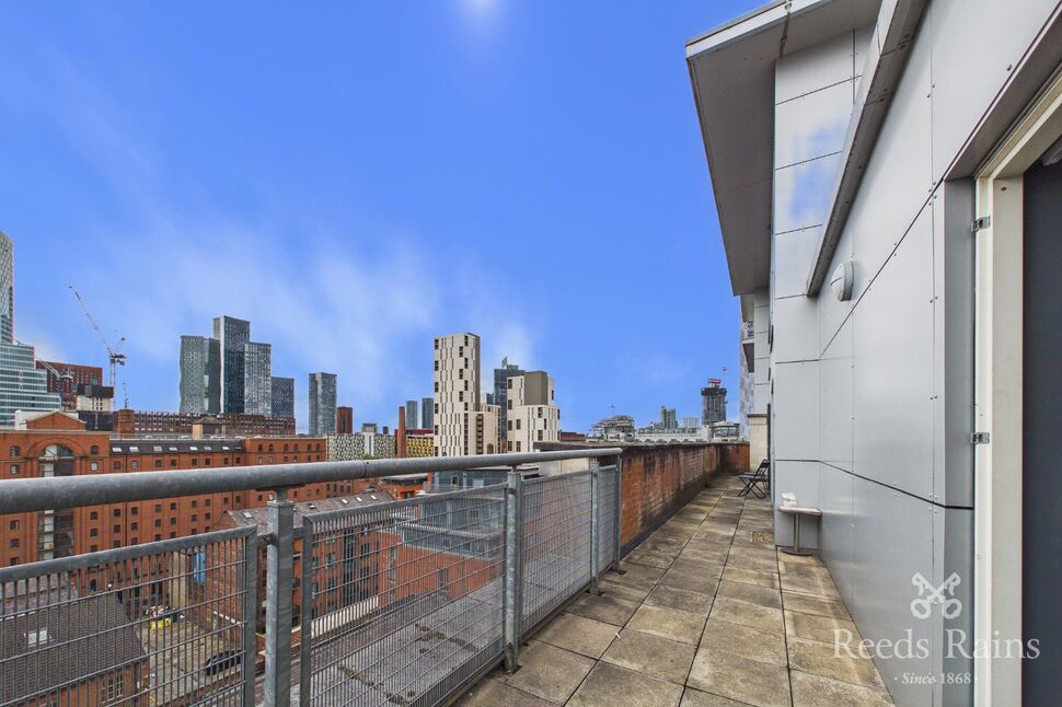 Flat Lower Ormond Street in Manchester