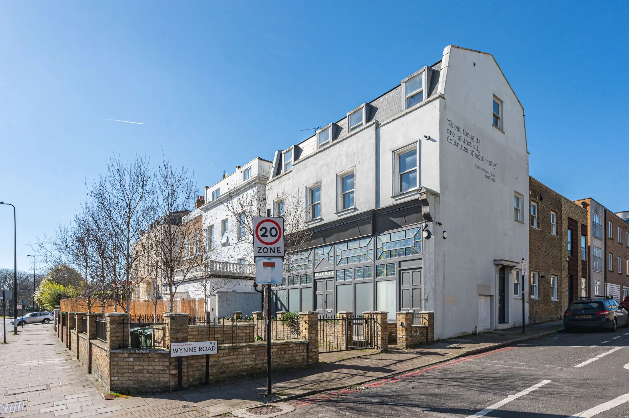 Flat Brixton Road in Greater London