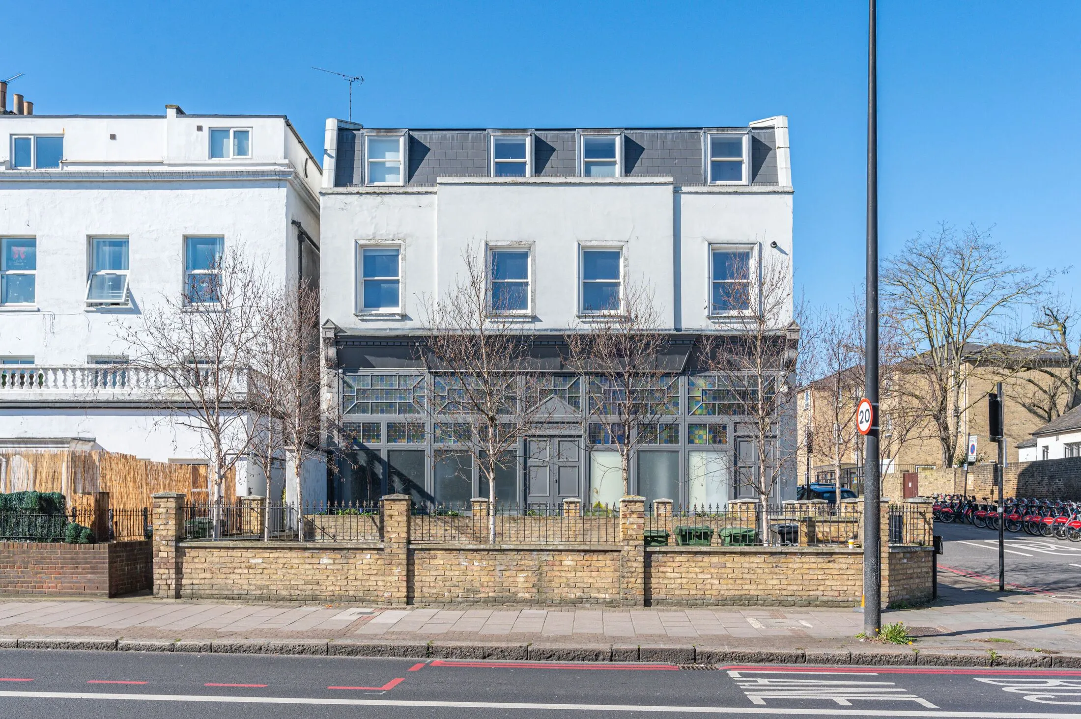 Flat Brixton Road in Greater London