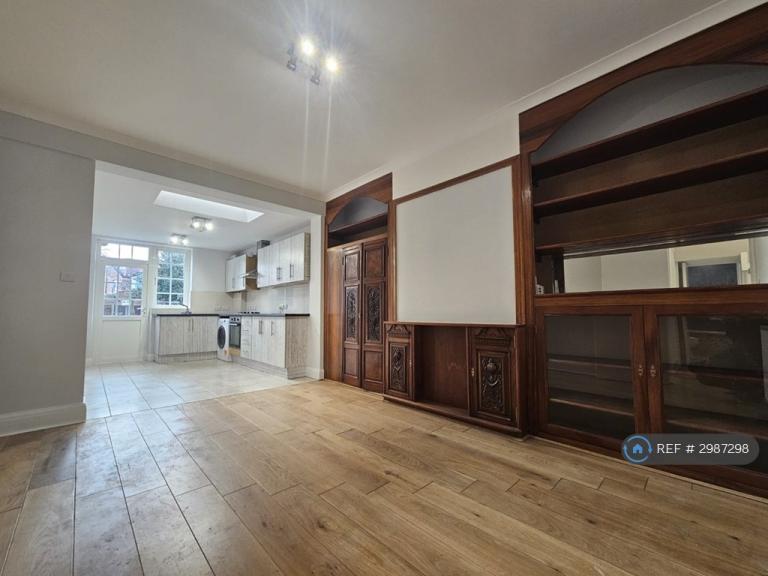 Flat Denzil Road in Greater London
