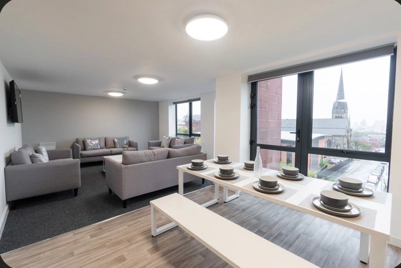 Room College Street North in Liverpool