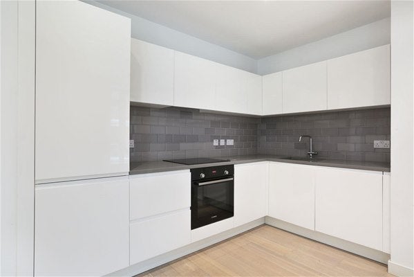 Flat Bonnet Street in Greater London
