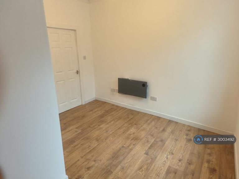 Flat Loudoun Road in Greenholm
