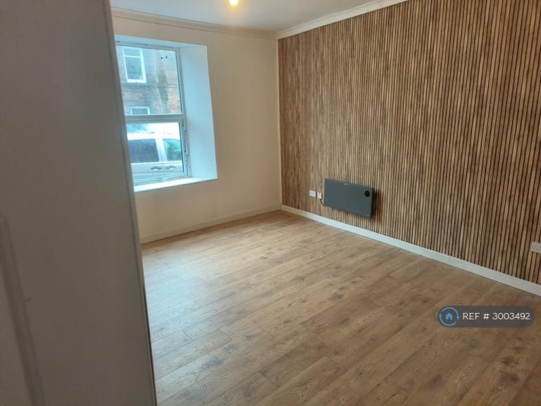 Flat Loudoun Road in Greenholm