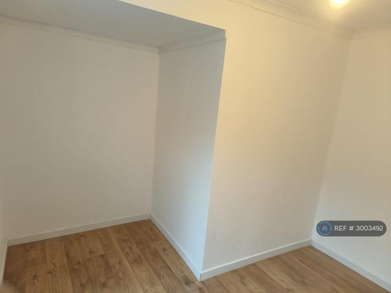 Flat Loudoun Road in Greenholm
