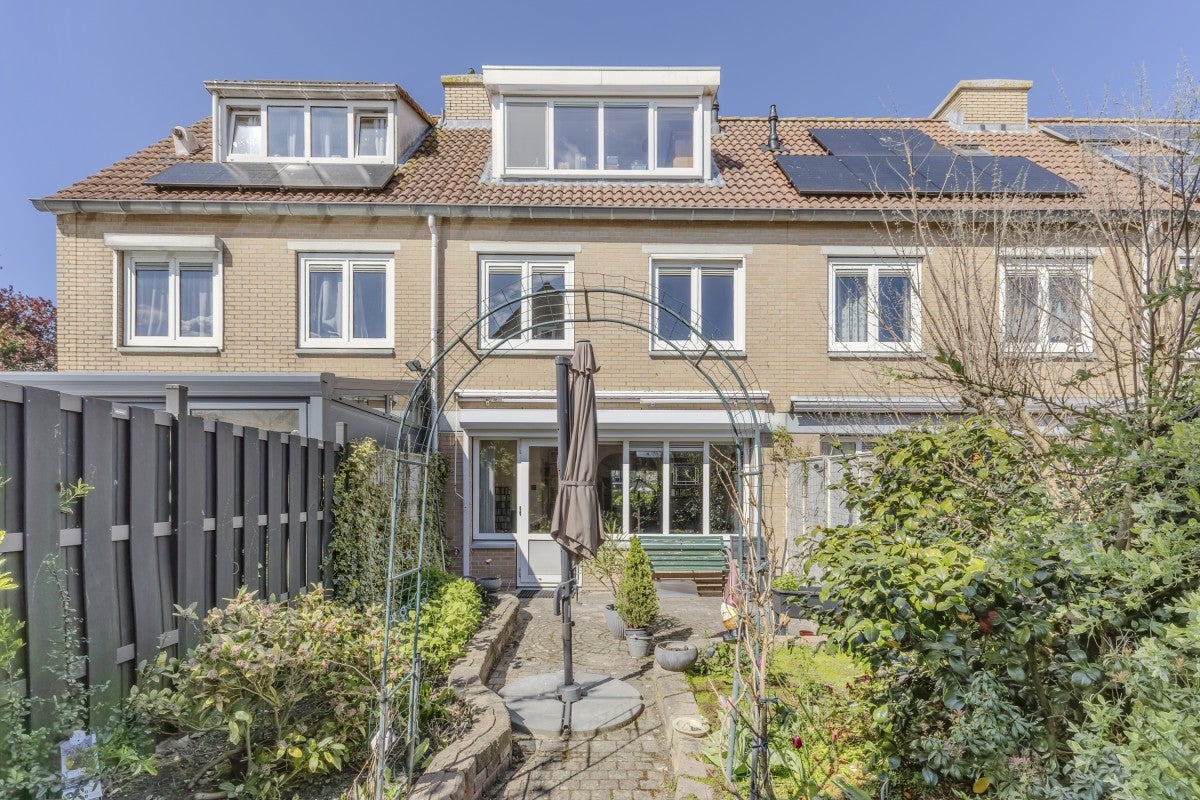 Huis Wethouder De Vriesplantsoen 64 in Amsterdam