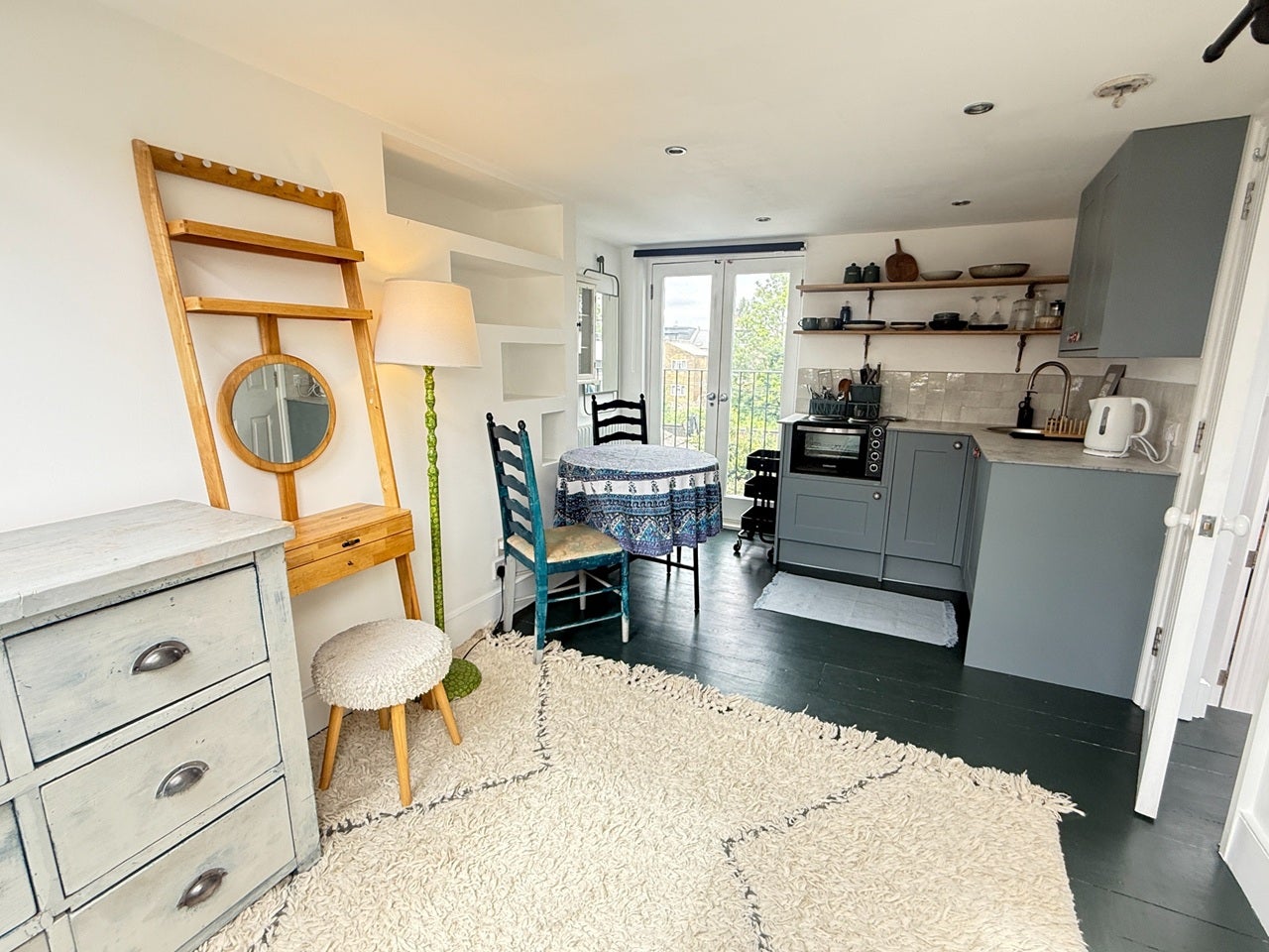 Room Purves Road in Greater London