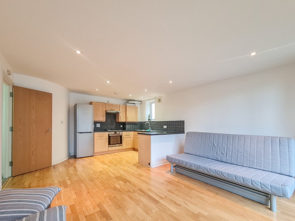 Flat Salisbury Road in Greater London