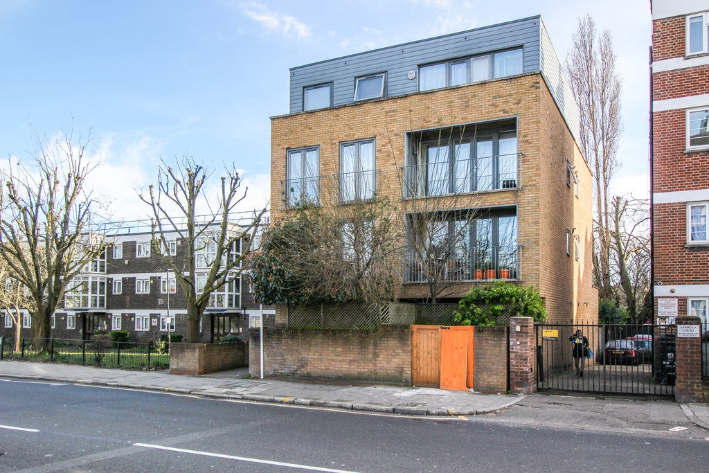 Flat Salisbury Road in Greater London