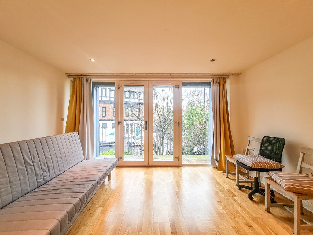 Flat Salisbury Road in Greater London