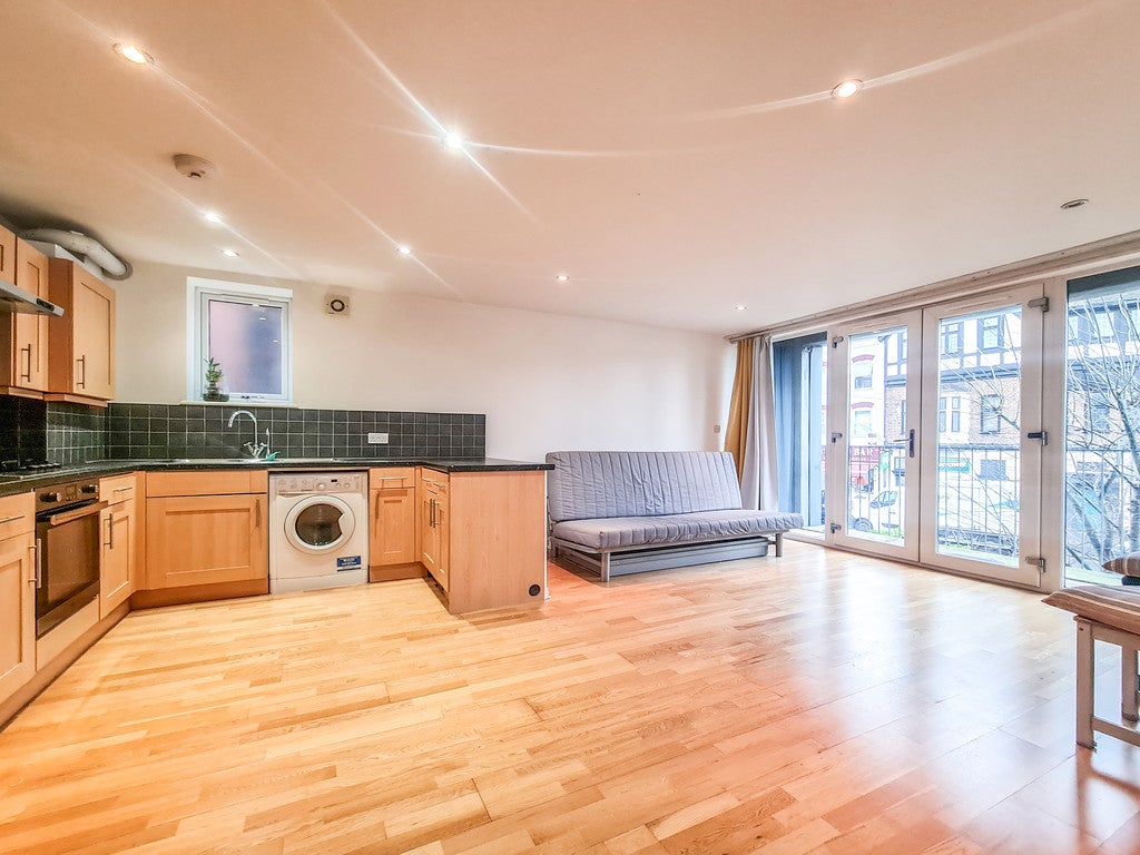 Flat Salisbury Road in Greater London
