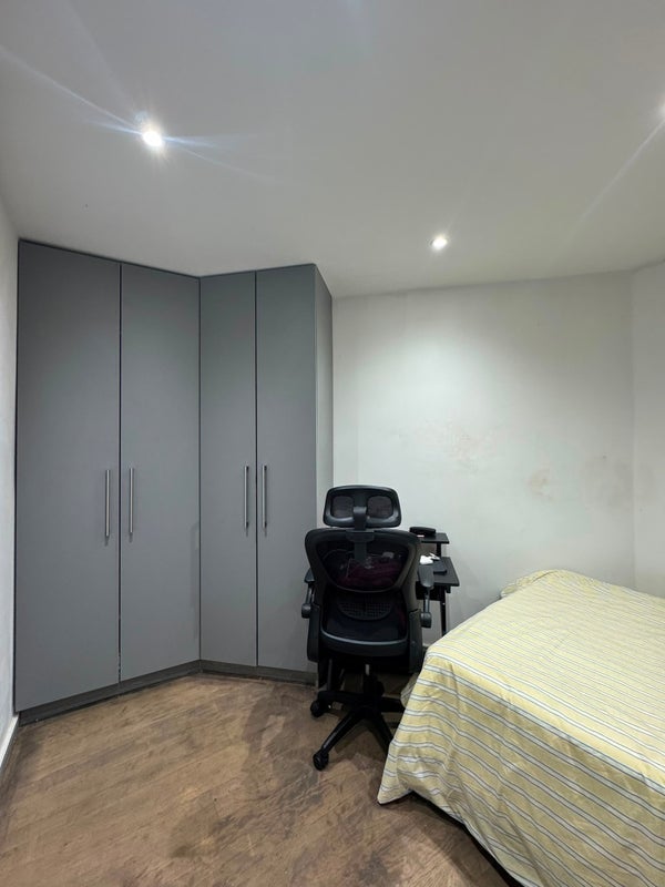 Room Henchman Street in Greater London