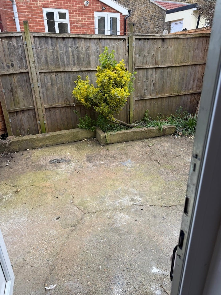 House Garratt Lane in Greater London