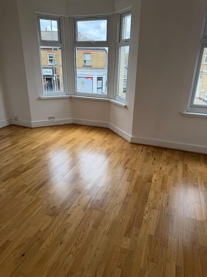 House Garratt Lane in Greater London