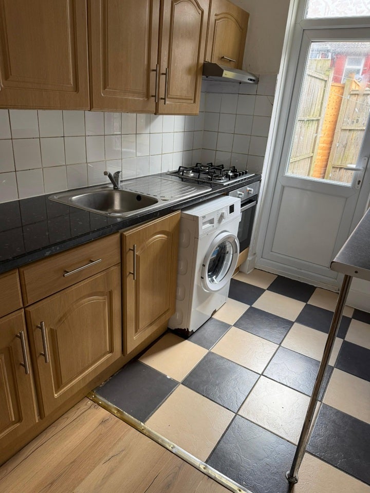 House Garratt Lane in Greater London