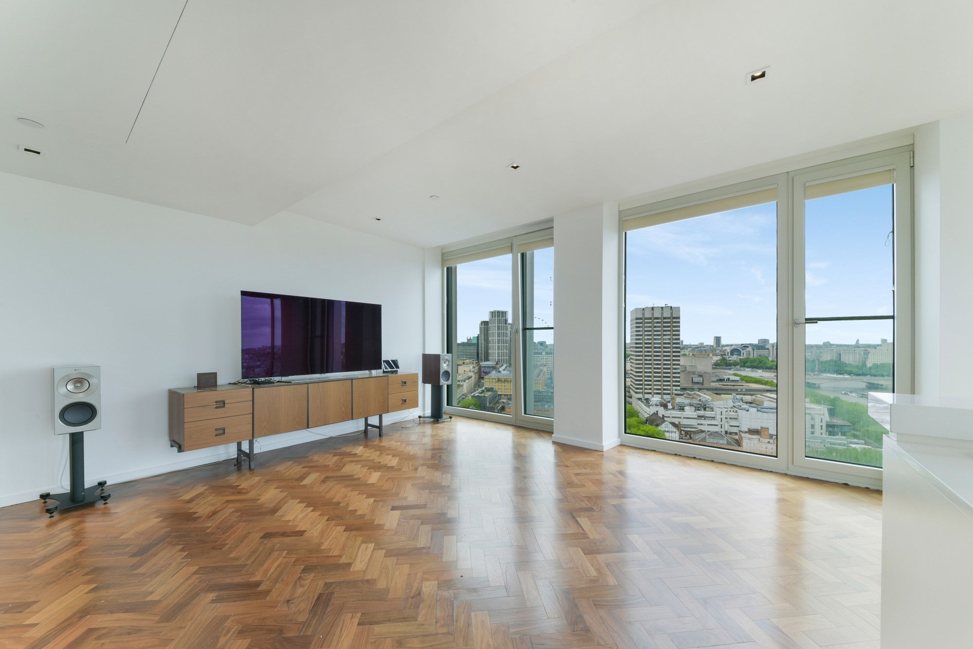 Flat Hatfields in Greater London