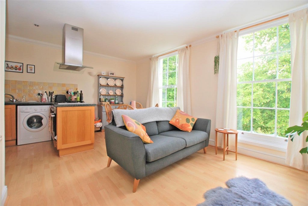 Flat Pittville Circus in Cheltenham