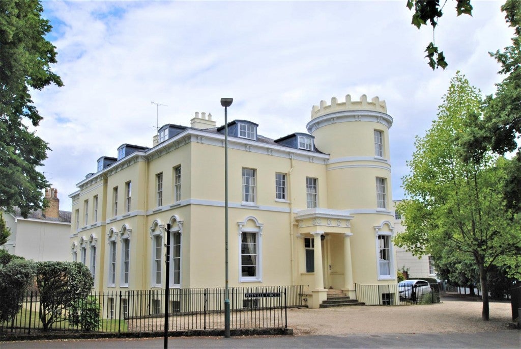 Flat Pittville Circus in Cheltenham