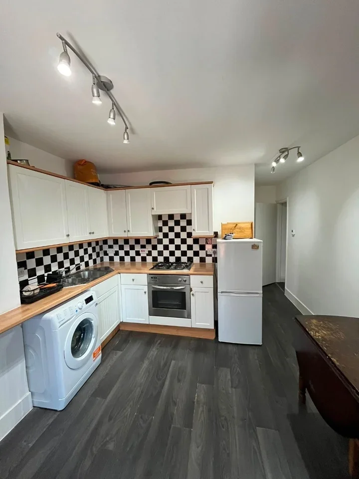 Flat Lansdowne Road in Tonbridge and Malling