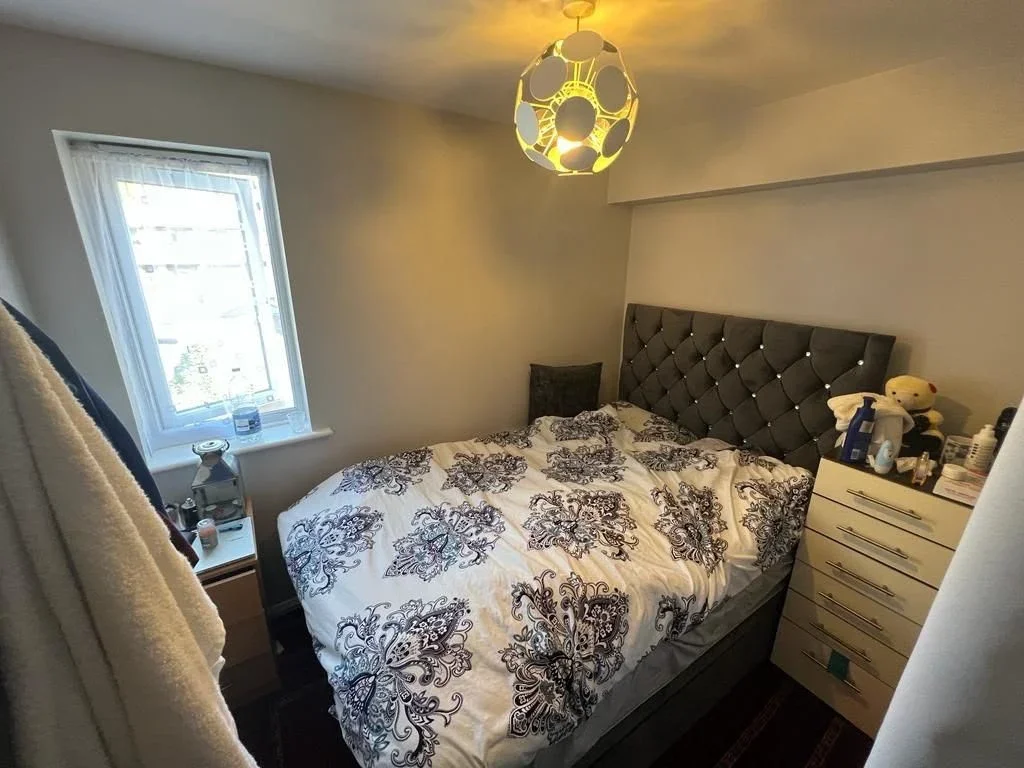 Room London Road in Purfleet-on-Thames